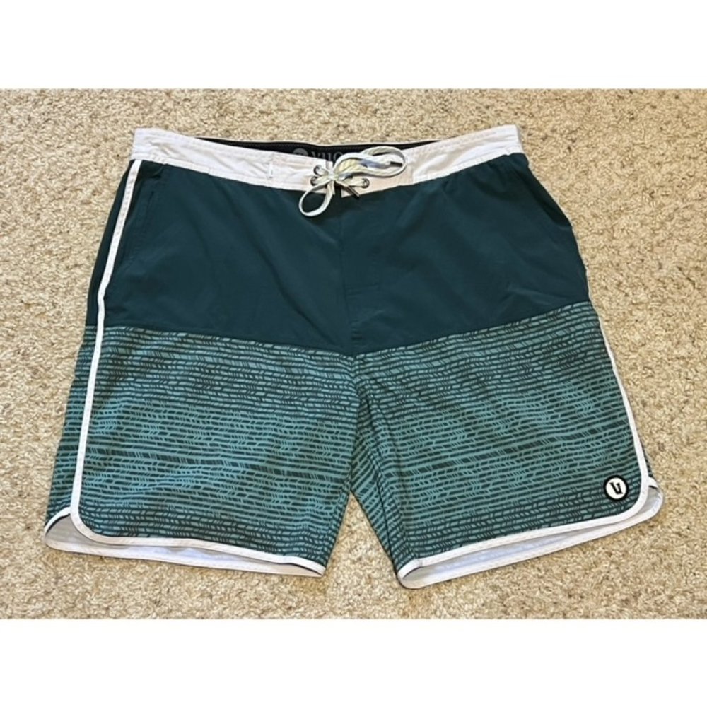 Vuori Men's Cruise BoardShorts Green Board Shorts Trunks Size 36 Waist EUC